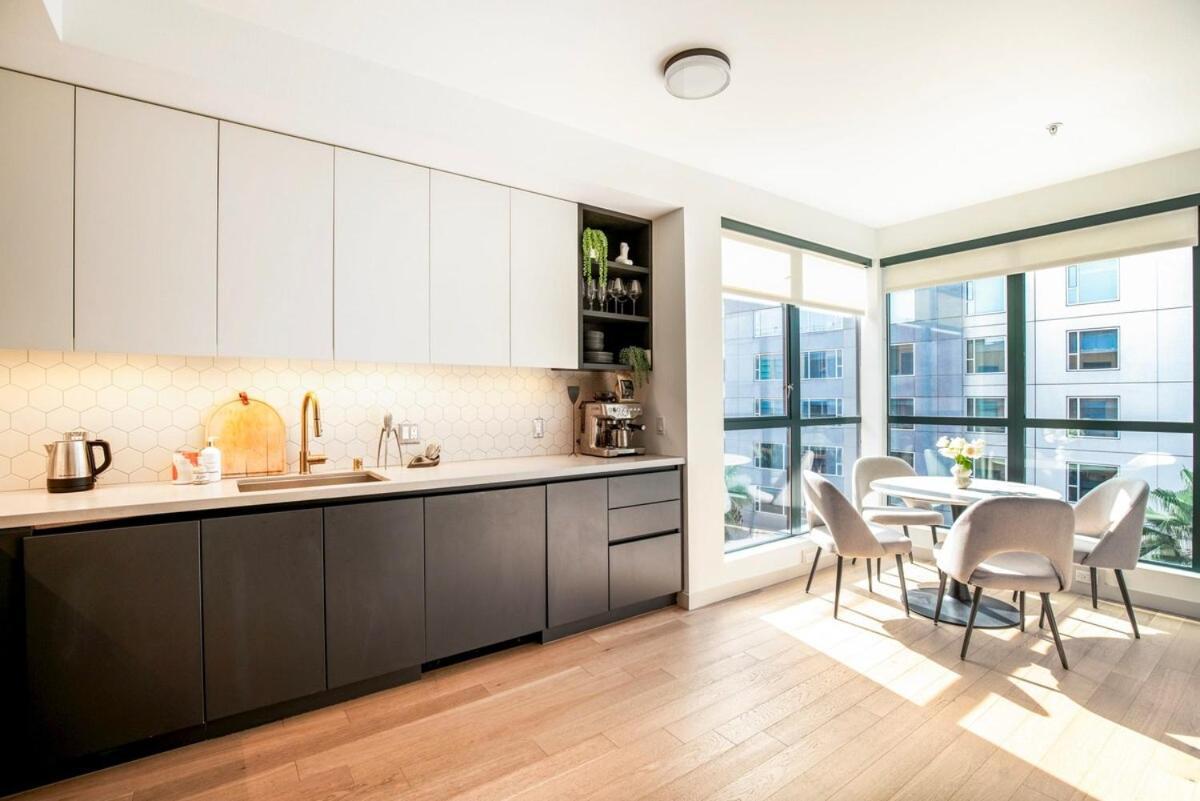 Apartment 2br Hollywood Luxurious Los Angeles